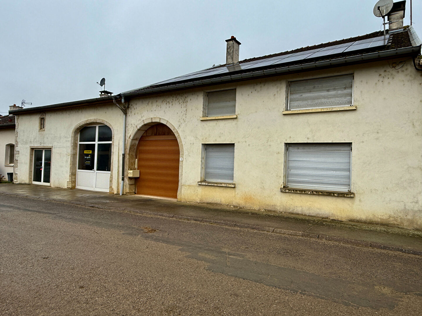 Maison Vitrey 9 pièce(s) 185 m2 + dépendance 250 m2