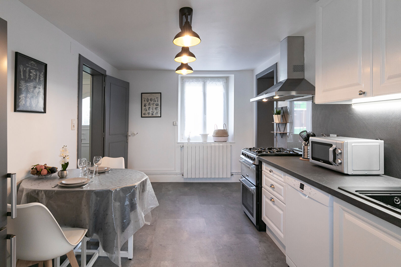 DARNEY -Maison 85m2 rénovée - MEUBLEE - 2-3 chambres-jardinet-terrasse