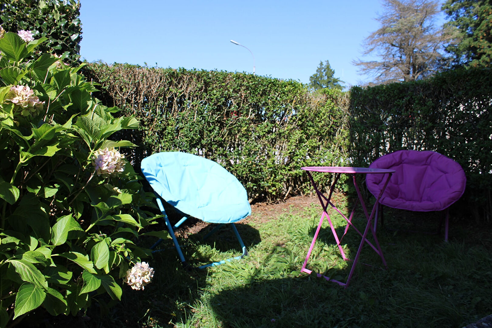 DARNEY -Maison 85m2 rénovée - MEUBLEE - 2-3 chambres-jardinet-terrasse