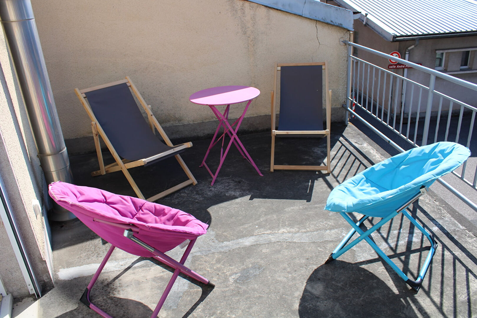 DARNEY -Maison 85m2 rénovée - MEUBLEE - 2-3 chambres-jardinet-terrasse