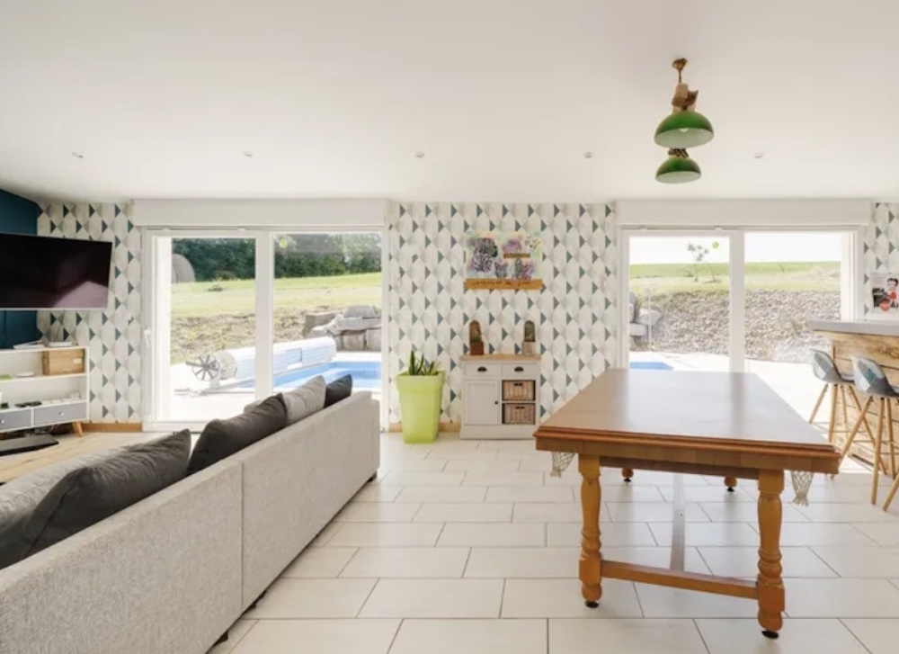 Maison 221m² sur Terrain de 8000²m² avec hangar et piscine