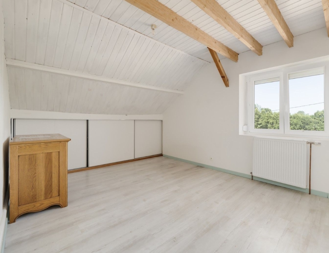 Maison 221m² sur Terrain de 8000²m² avec hangar et piscine