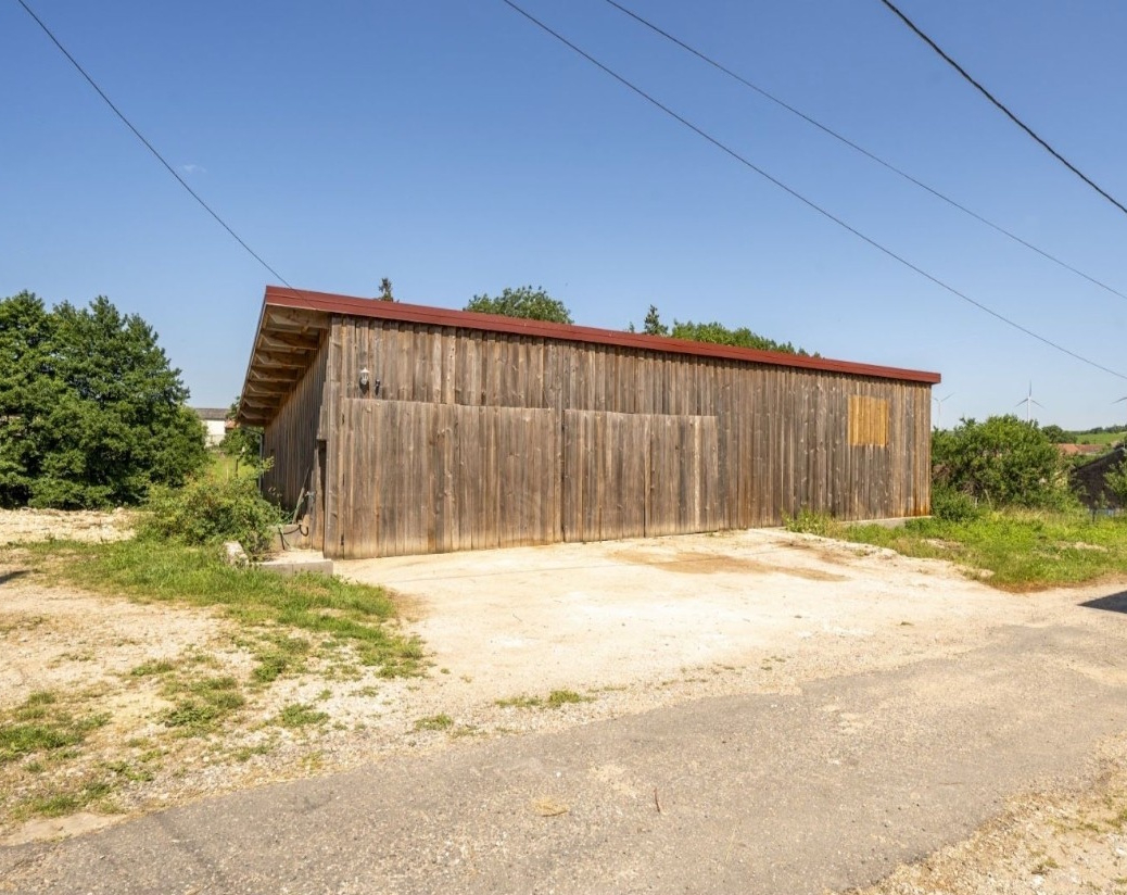 Maison 221m² sur Terrain de 8000²m² avec hangar et piscine