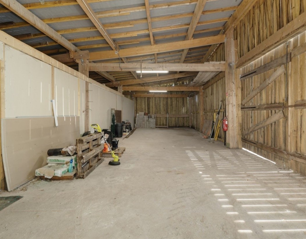 Maison 221m² sur Terrain de 8000²m² avec hangar et piscine