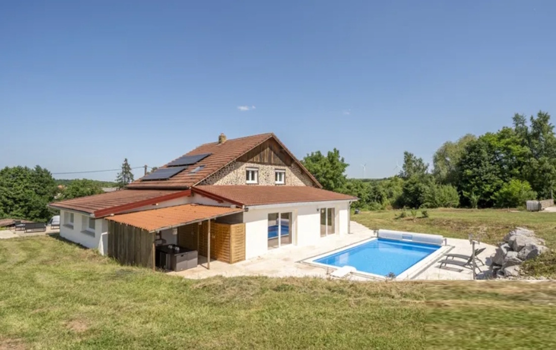 Maison 221m² sur Terrain de 8000²m² avec hangar et piscine