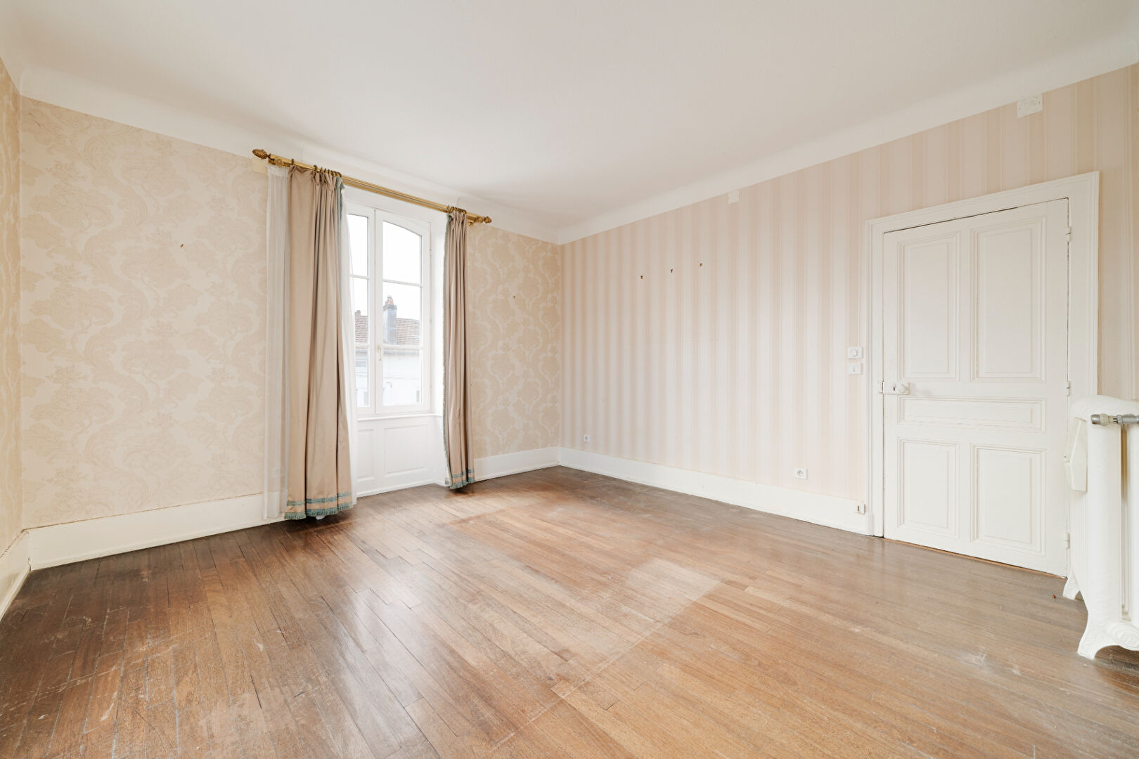 Thaon Les Vosges - Maison de maître à rafraîchir - 11 pièces - 303 m2  - jardin