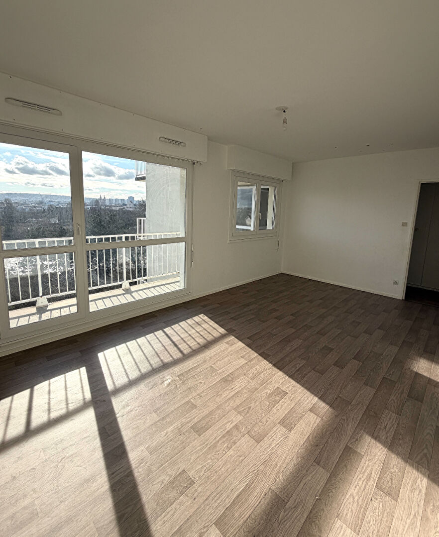 Appartement 3 chambres, 2 balcons, garage