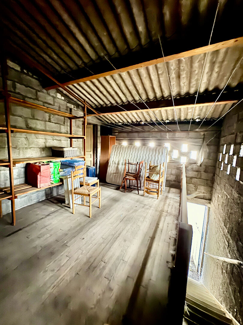 Lot de 2 garages + espace stockage + emplacement 1 VL