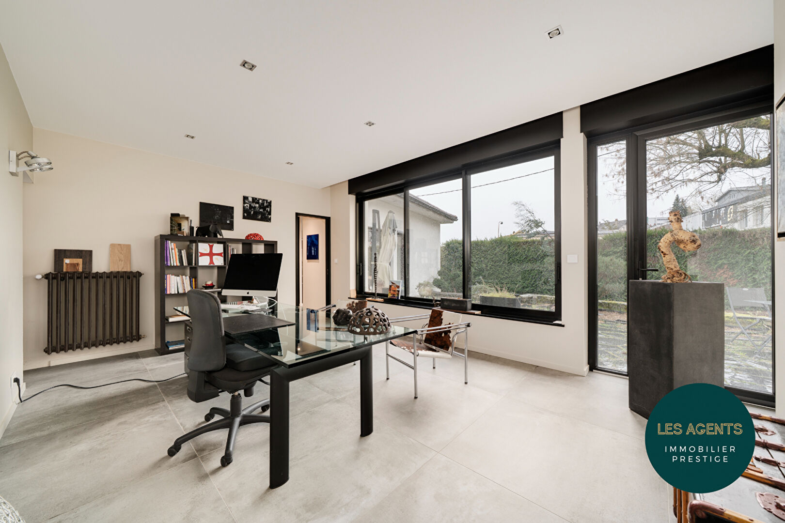 Maison comprenant 2 unités habitables (T3 et T5) - garages - terrain