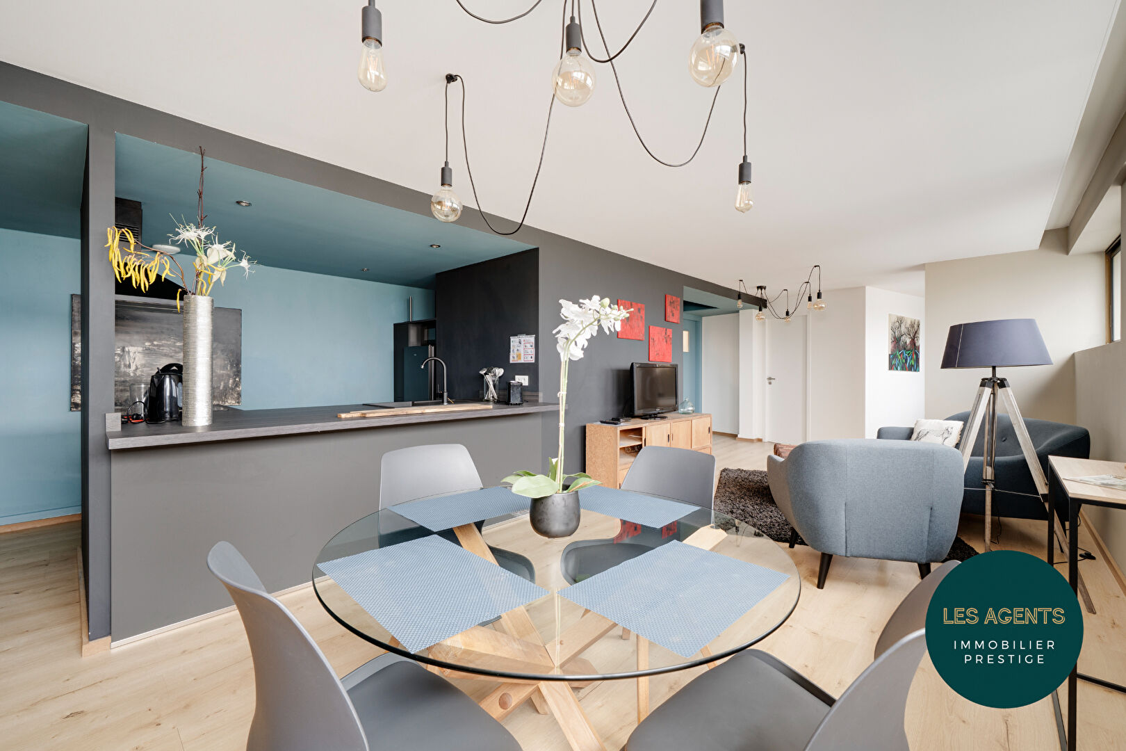 Maison comprenant 2 unités habitables (T3 et T5) - garages - terrain