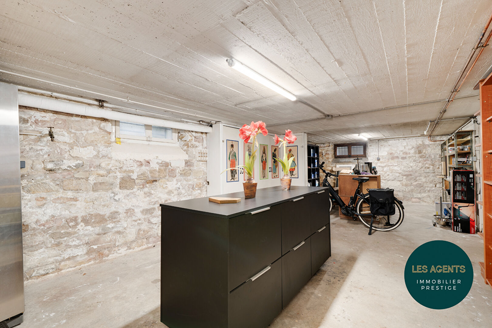 Maison comprenant 2 unités habitables (T3 et T5) - garages - terrain