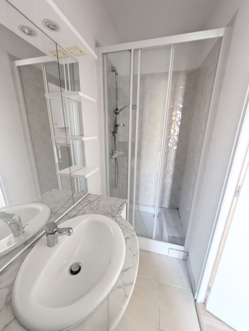 T2 lumineux avec terrasse à Golbey