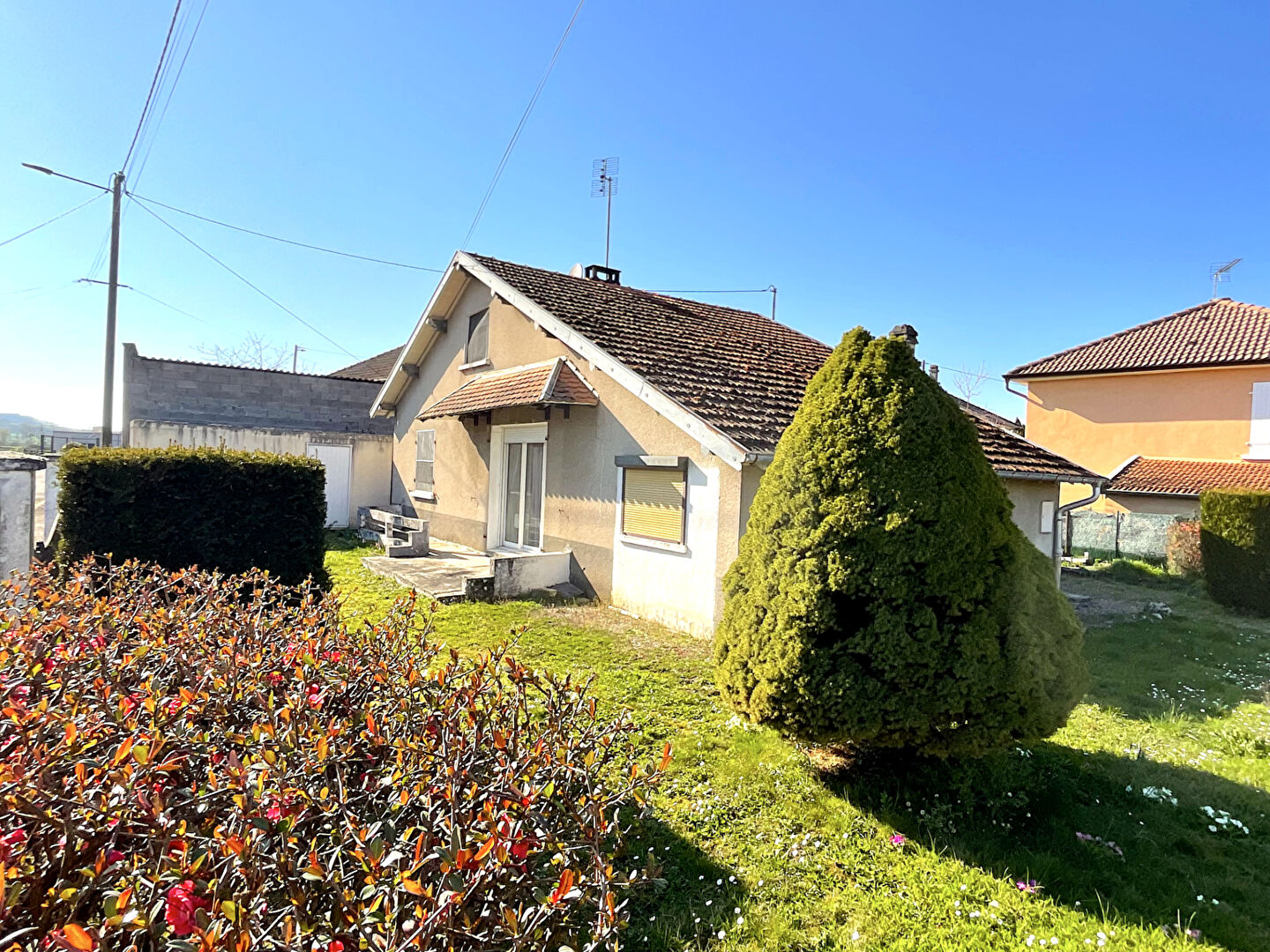 Pavillon loué plain pied 4 pièces 80m2 Jussey 75000