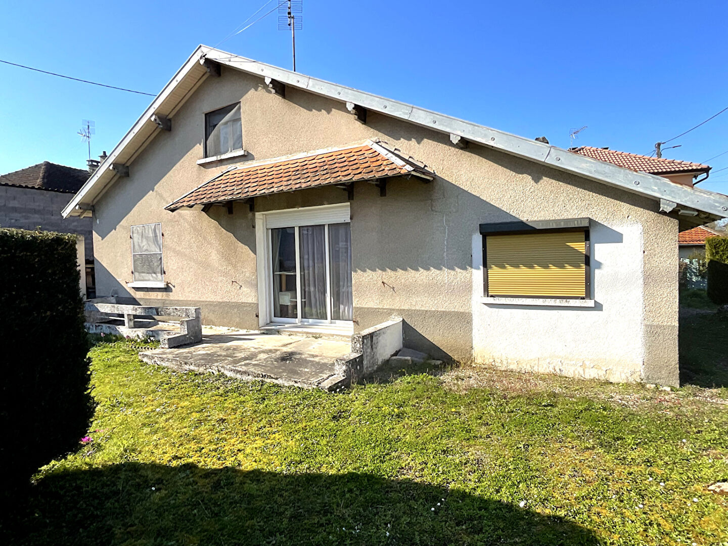 Pavillon loué plain pied 4 pièces 80m2 Jussey 75000