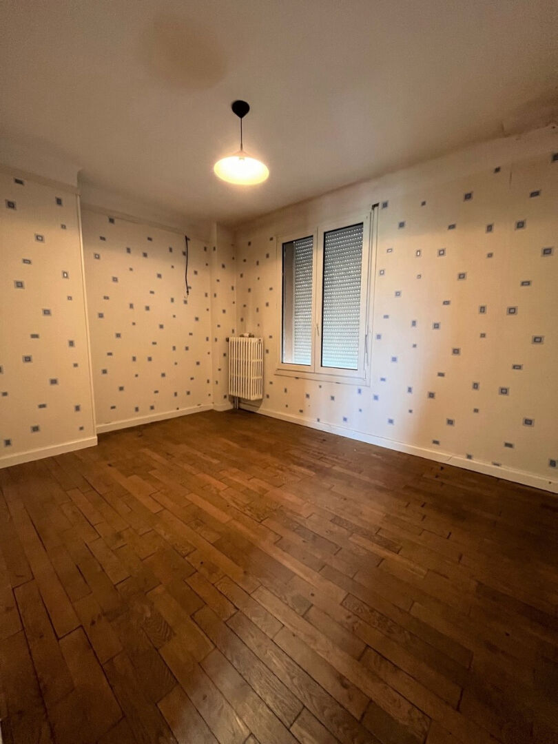 CHARMES Hypercentre - immeuble avec commerce et  triplex