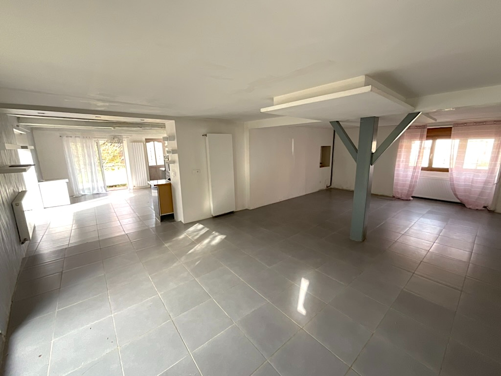 Maison Baulay 5pièces 156m2 habitables 3chambres 1650m2 terrain