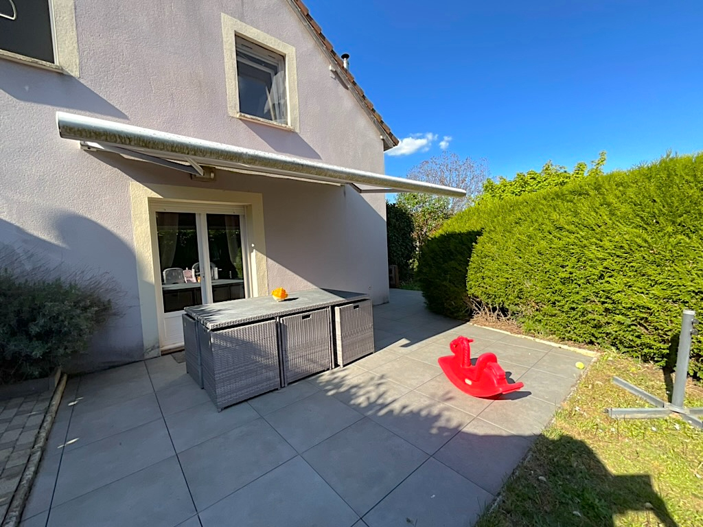 Maison Echenoz La Meline 5 pièces 120 m2 habitables 3 chambres garage terrain