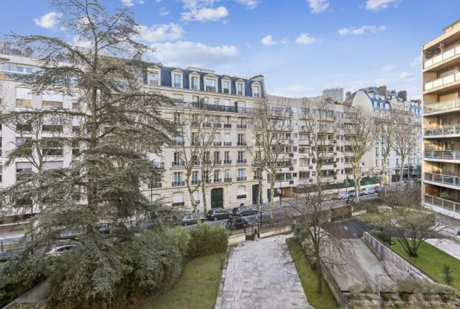 Appartement 57m², balcon, cave avec emplacement parking