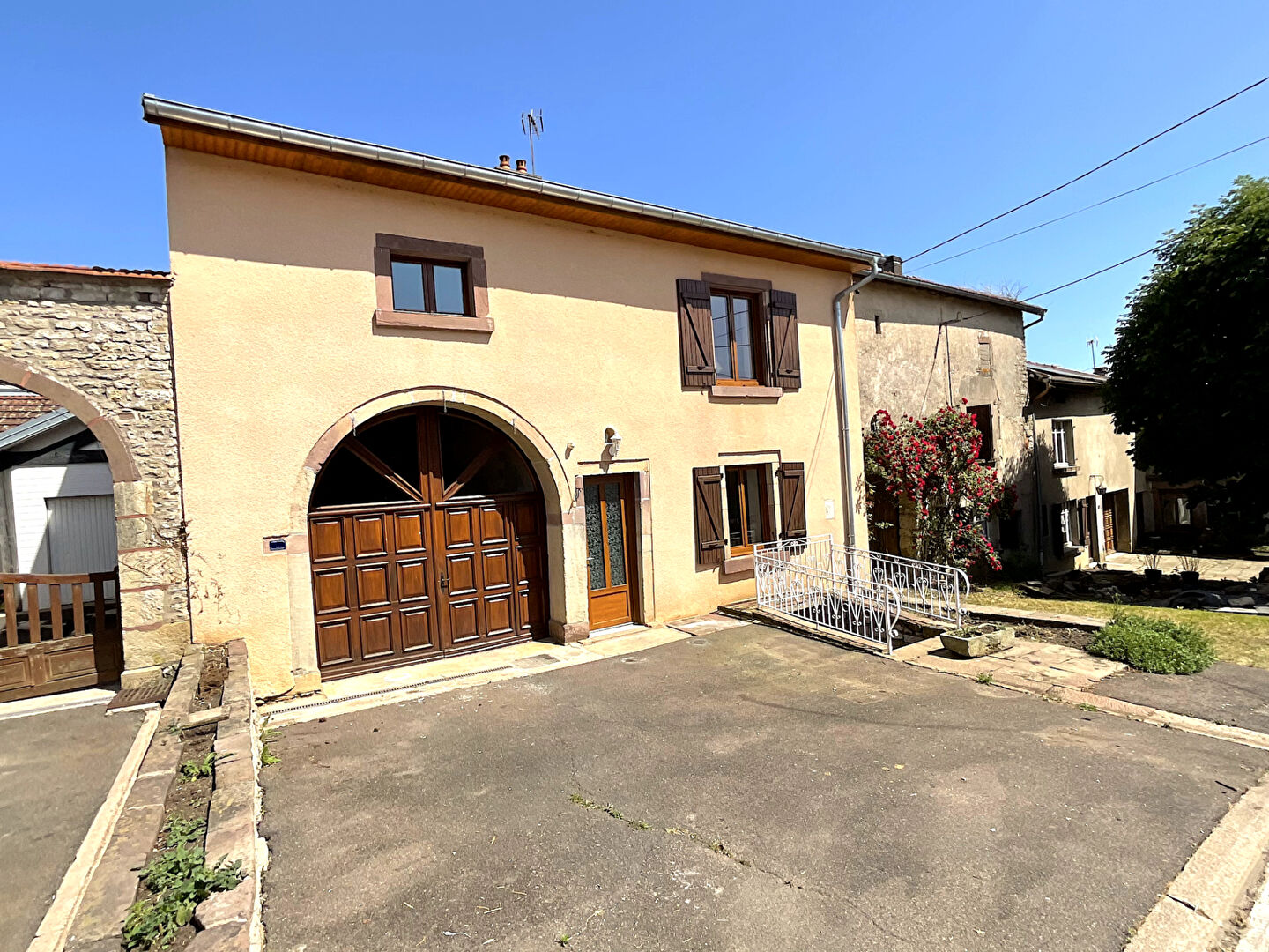 Maison Melincourt 6 pièces 150m2 habitables 4chambres 533m2 terrain