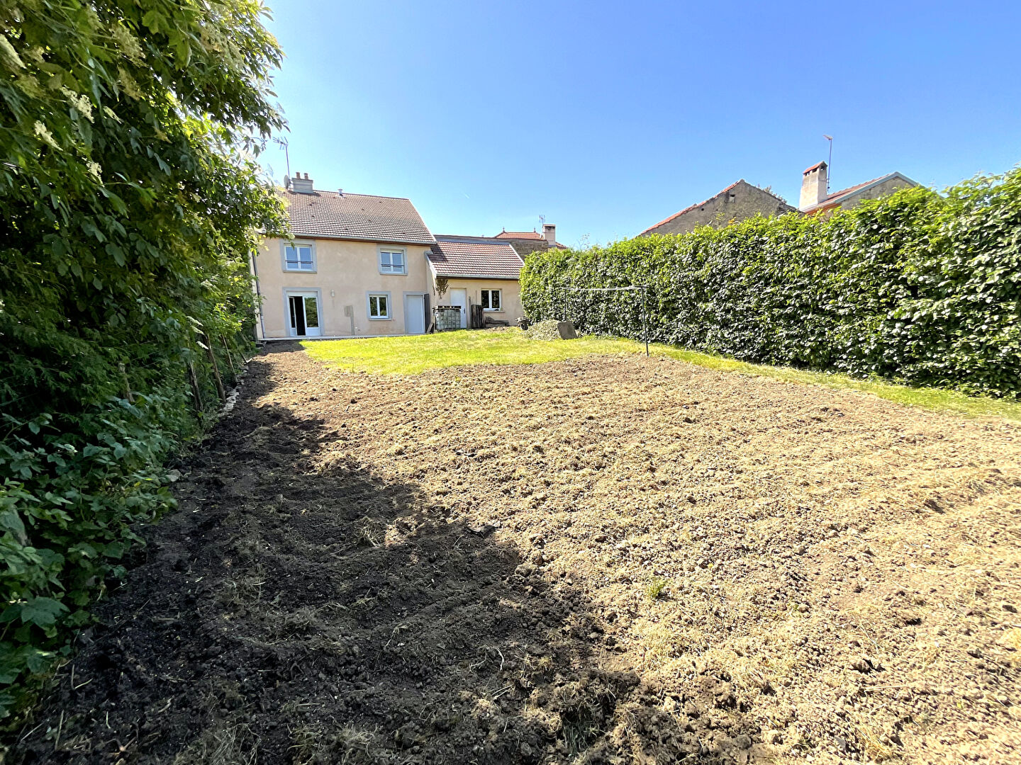 Maison Melincourt 6 pièces 150m2 habitables 4chambres 533m2 terrain