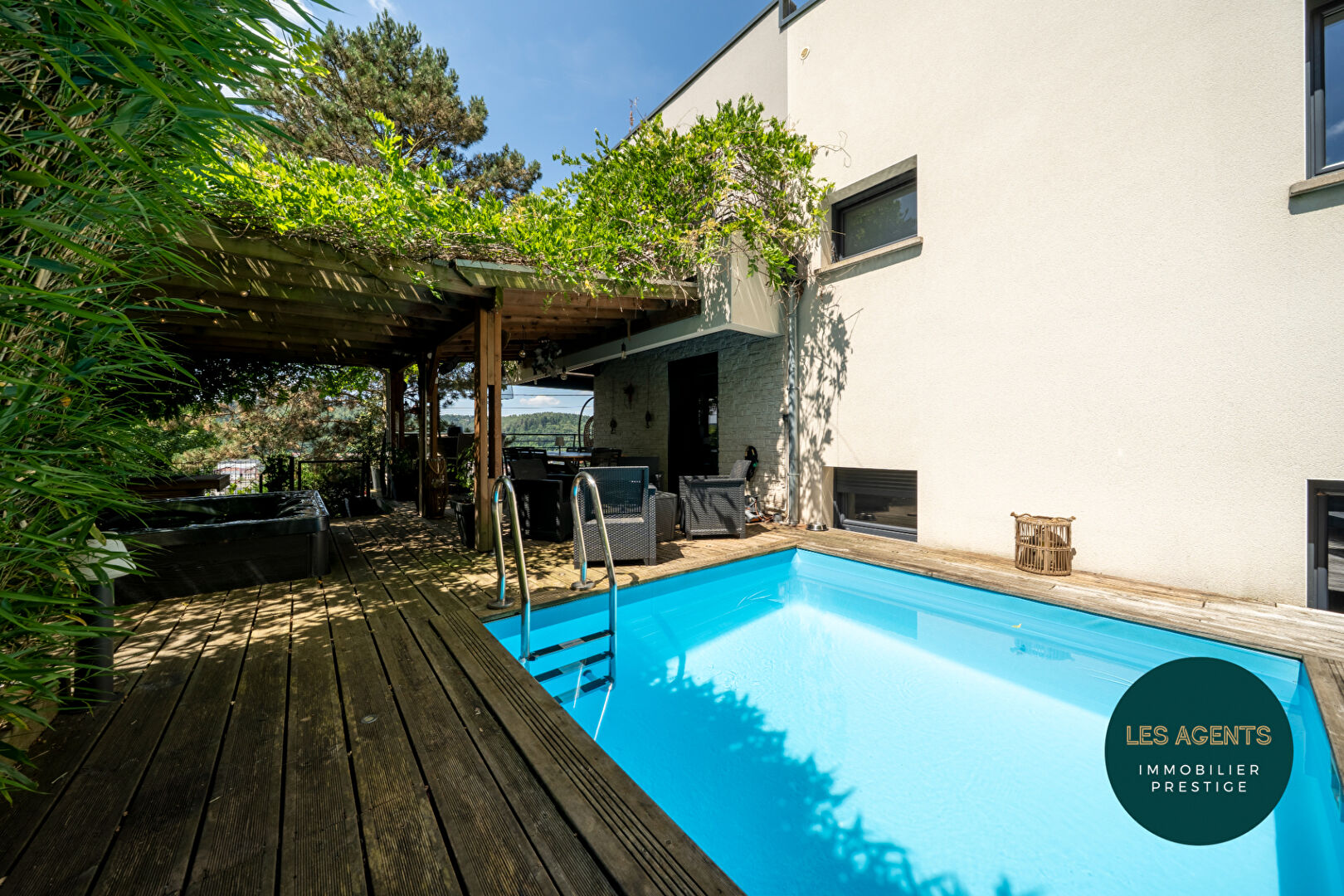 EPINAL - Maison contemporaine 9 pièces - 5 chambres -piscine-jacuzzi-garages
