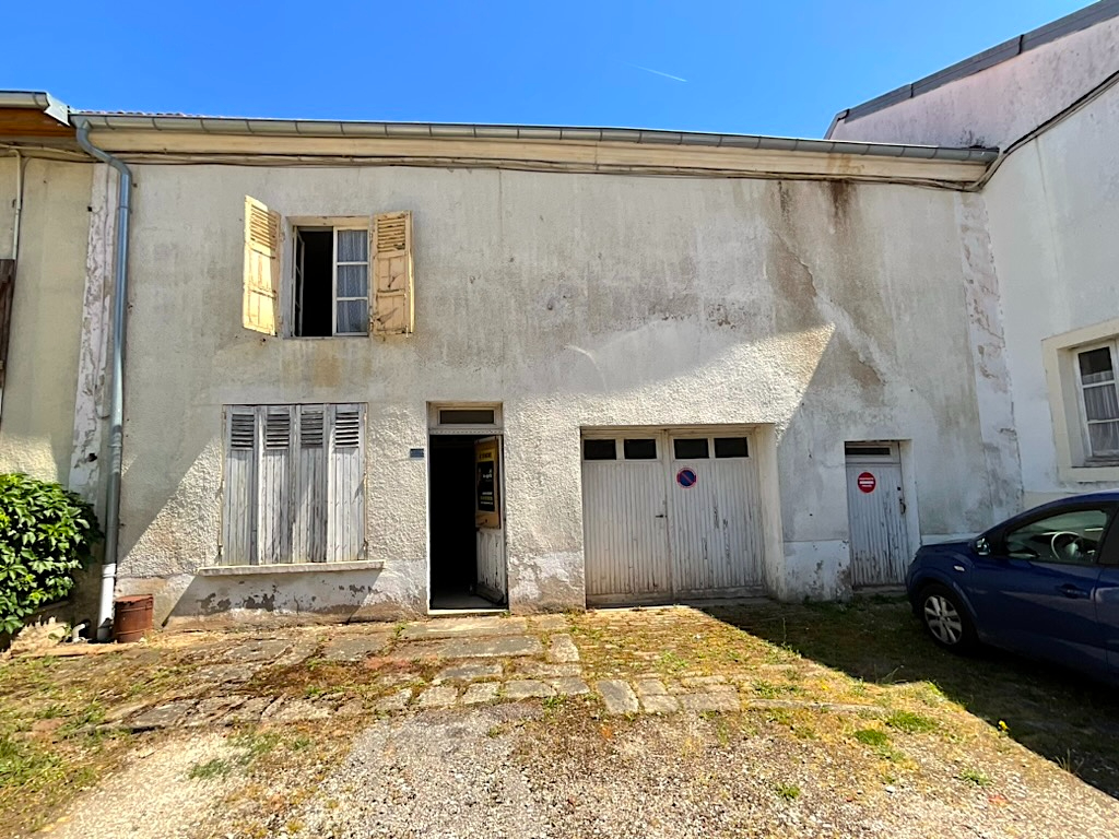 Ancien corp de ferme Passavant La Rochère 2 pièces 82m2 habitables 834m2 terrain