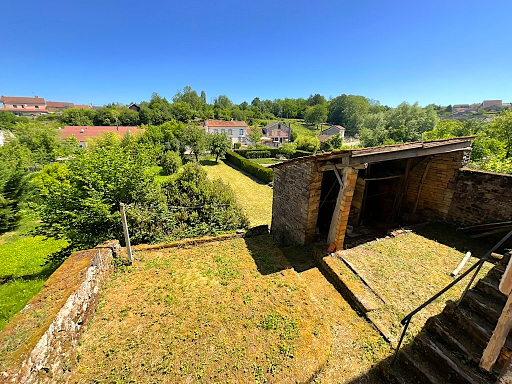 Ancien corp de ferme Passavant La Rochère 2 pièces 82m2 habitables 834m2 terrain
