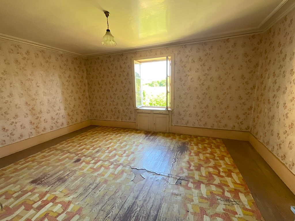 Ancien corp de ferme Passavant La Rochère 2 pièces 82m2 habitables 834m2 terrain