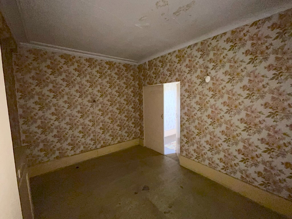 Ancien corp de ferme Passavant La Rochère 2 pièces 82m2 habitables 834m2 terrain