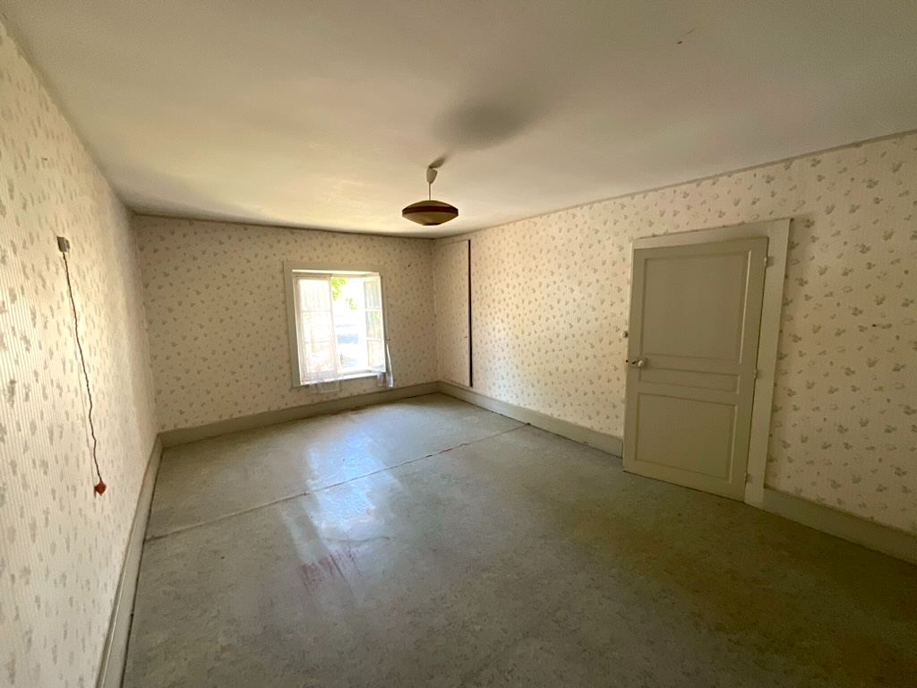 Ancien corp de ferme Passavant La Rochère 2 pièces 82m2 habitables 834m2 terrain