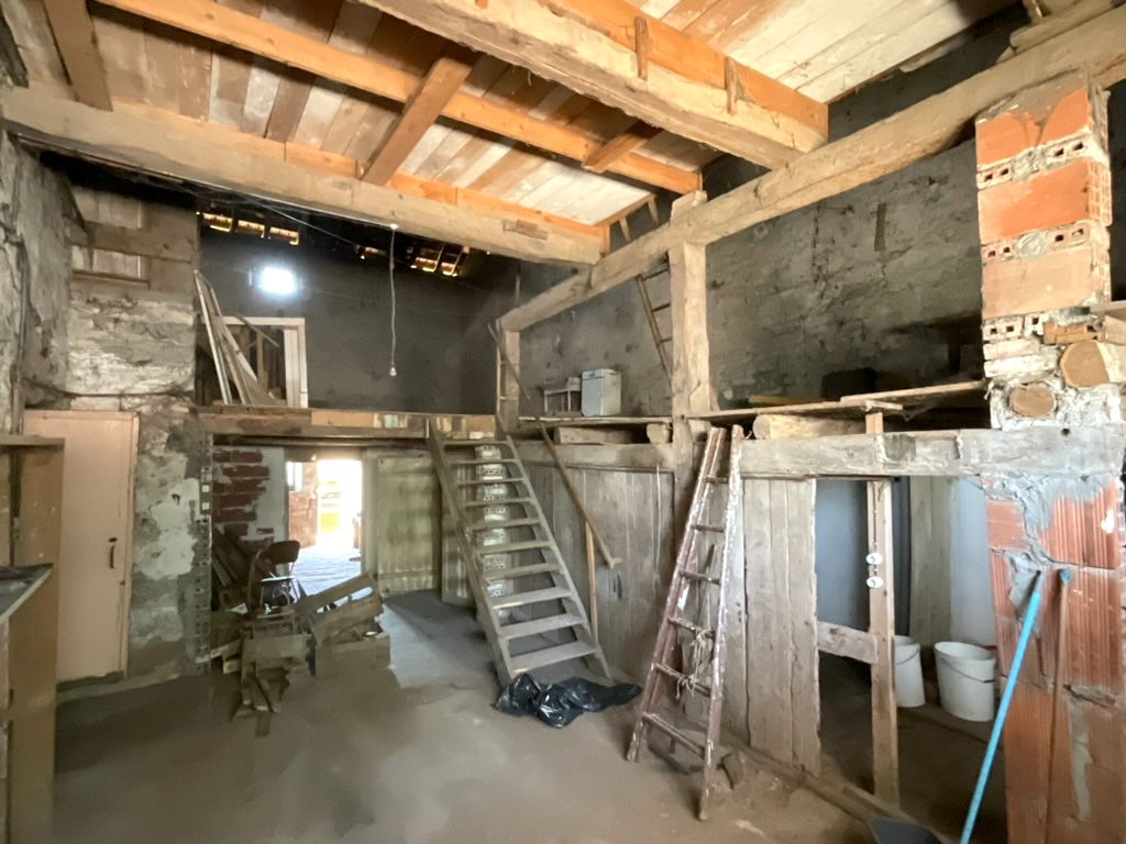 Ancien corp de ferme Passavant La Rochère 2 pièces 82m2 habitables 834m2 terrain