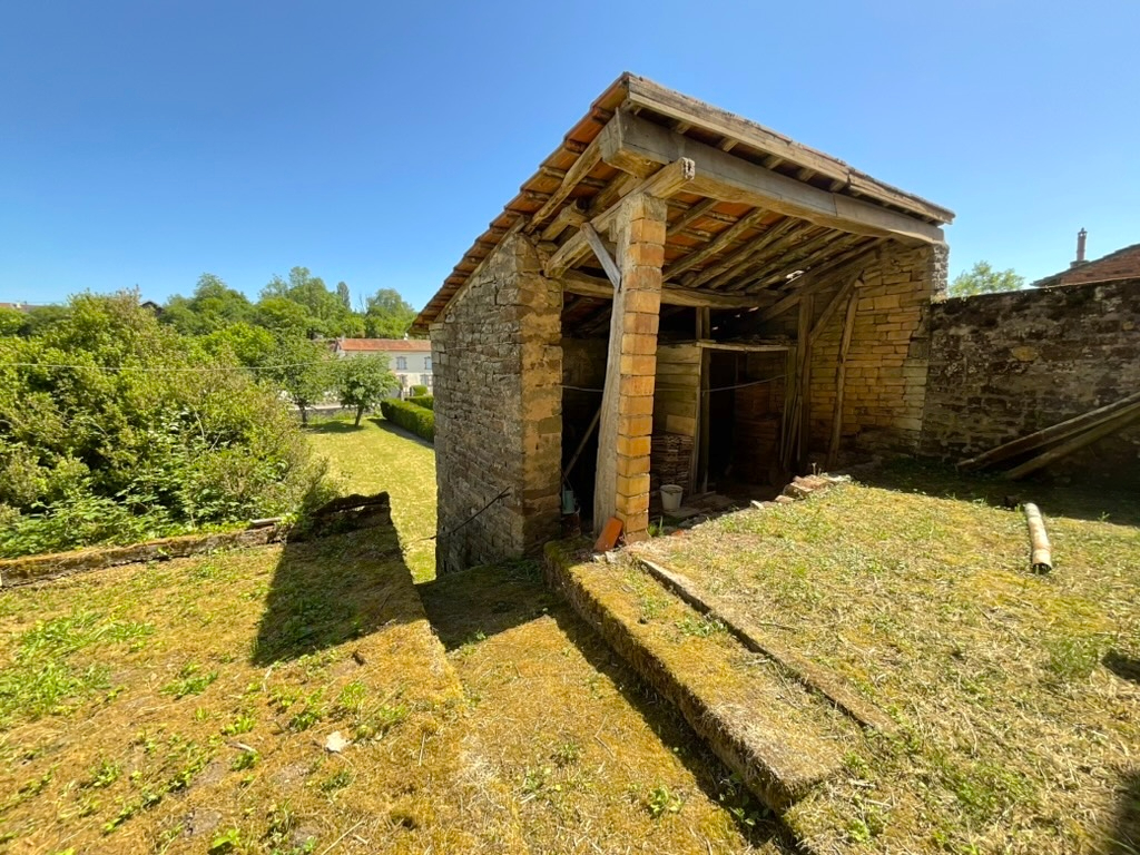 Ancien corp de ferme Passavant La Rochère 2 pièces 82m2 habitables 834m2 terrain