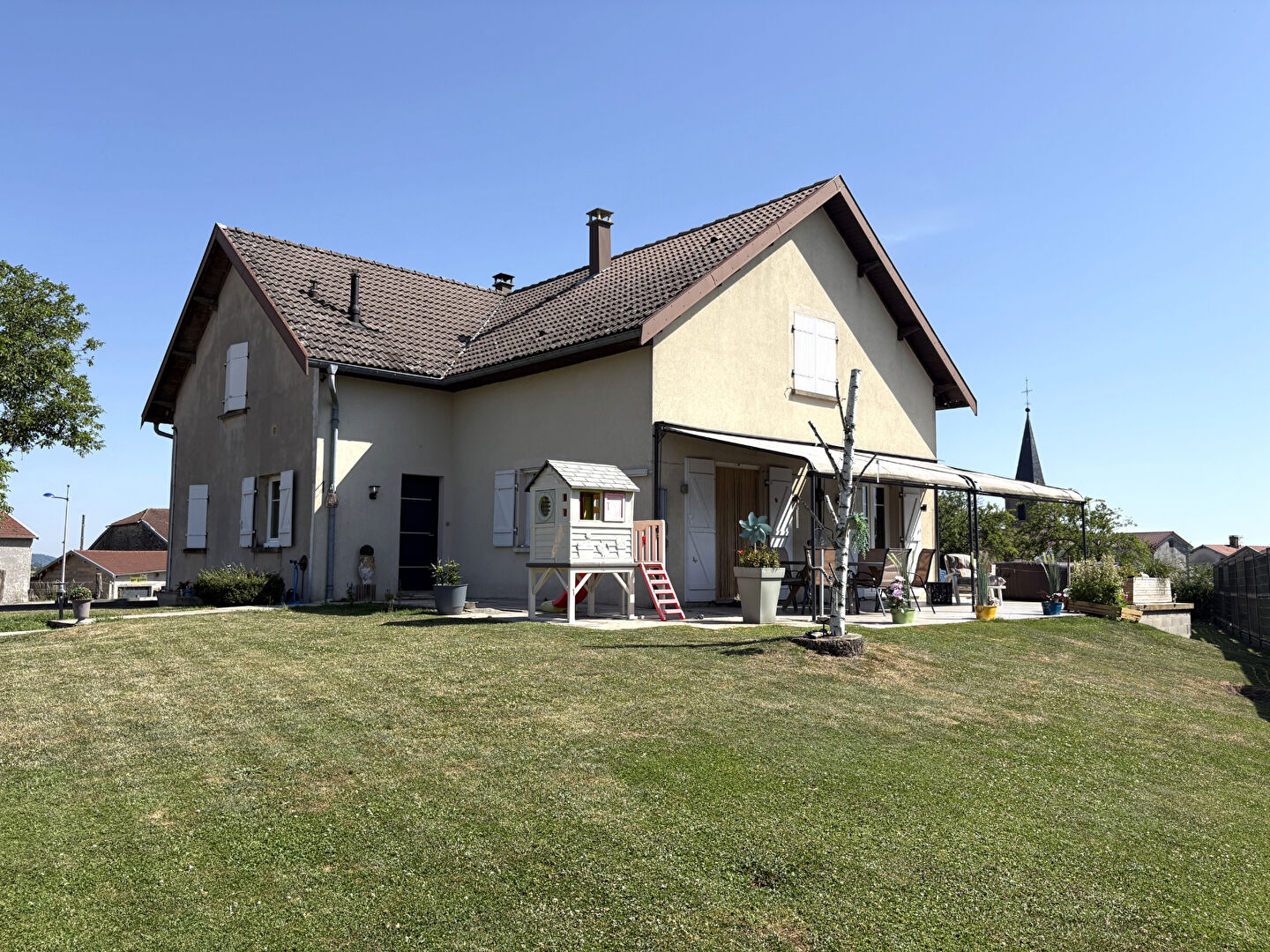 DOMBROT-LE-SEC - Pavillon d'env. 190 m2 - garage - jardin - 4 chambres