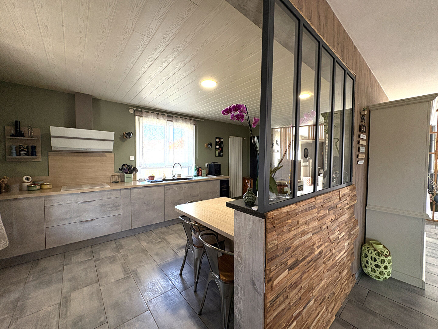 DOMBROT-LE-SEC - Pavillon d'env. 190 m2 - garage - jardin - 4 chambres