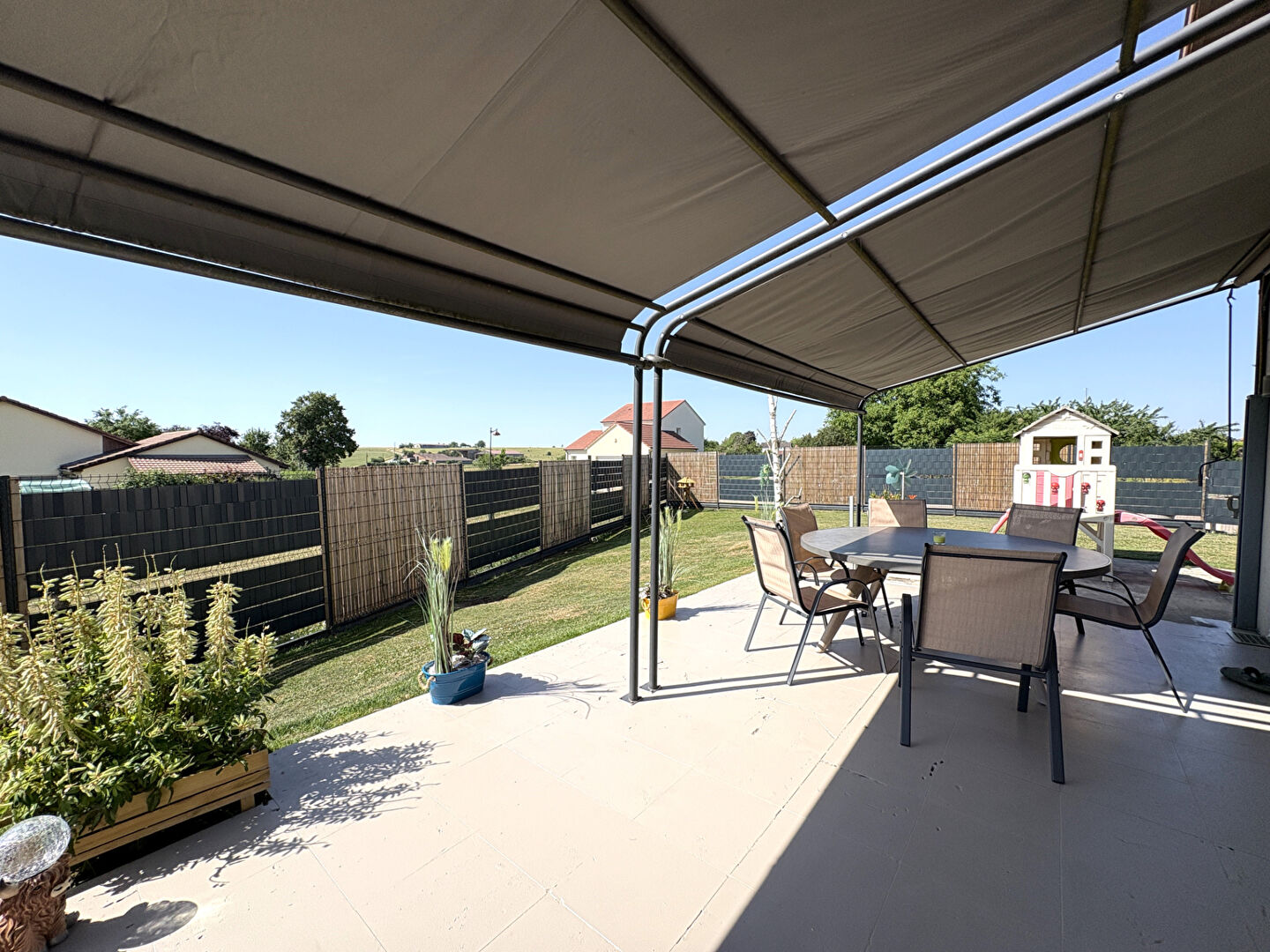 DOMBROT-LE-SEC - Pavillon d'env. 190 m2 - garage - jardin - 4 chambres