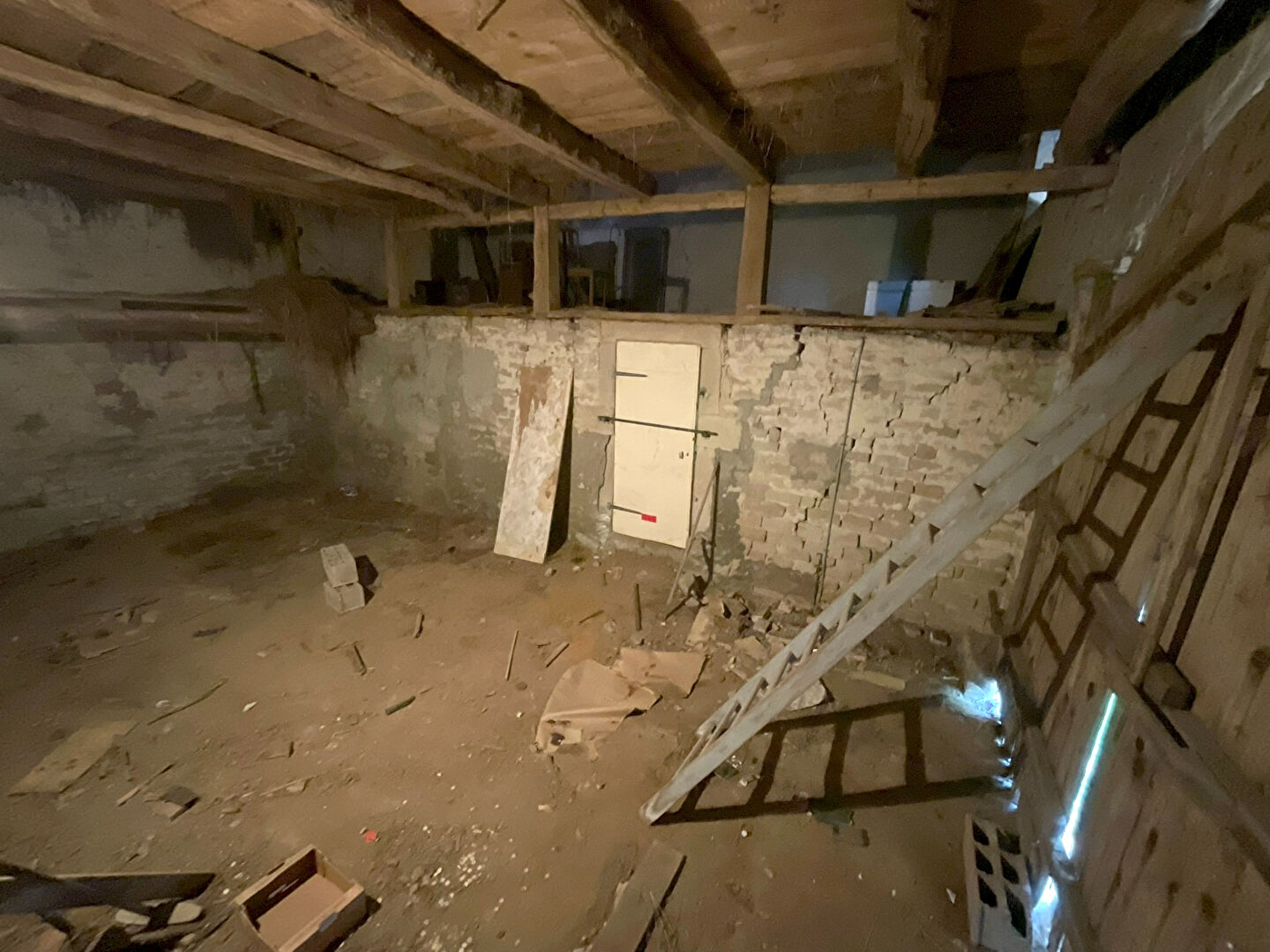 Corps de ferme Uzemain 3 pièces 60m2 habitables 996m2 terrain
