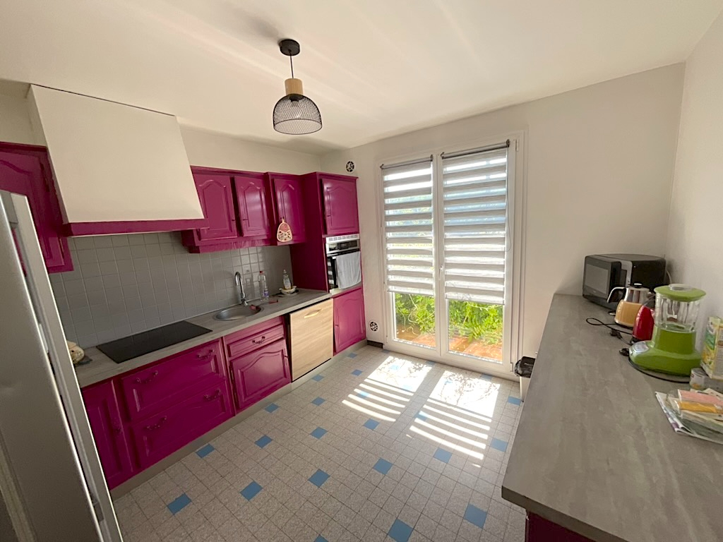 Maison Corre 5 pièces 110m2habitables 4 chambres 805m2 terrain