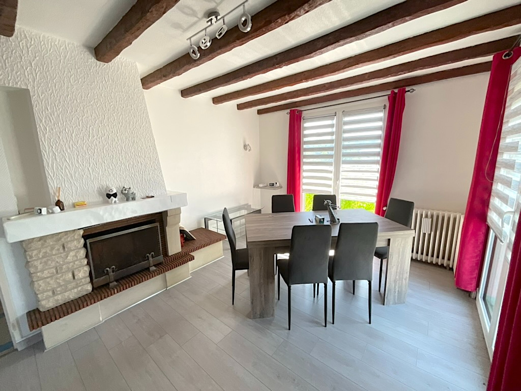 Maison Corre 5 pièces 110m2habitables 4 chambres 805m2 terrain