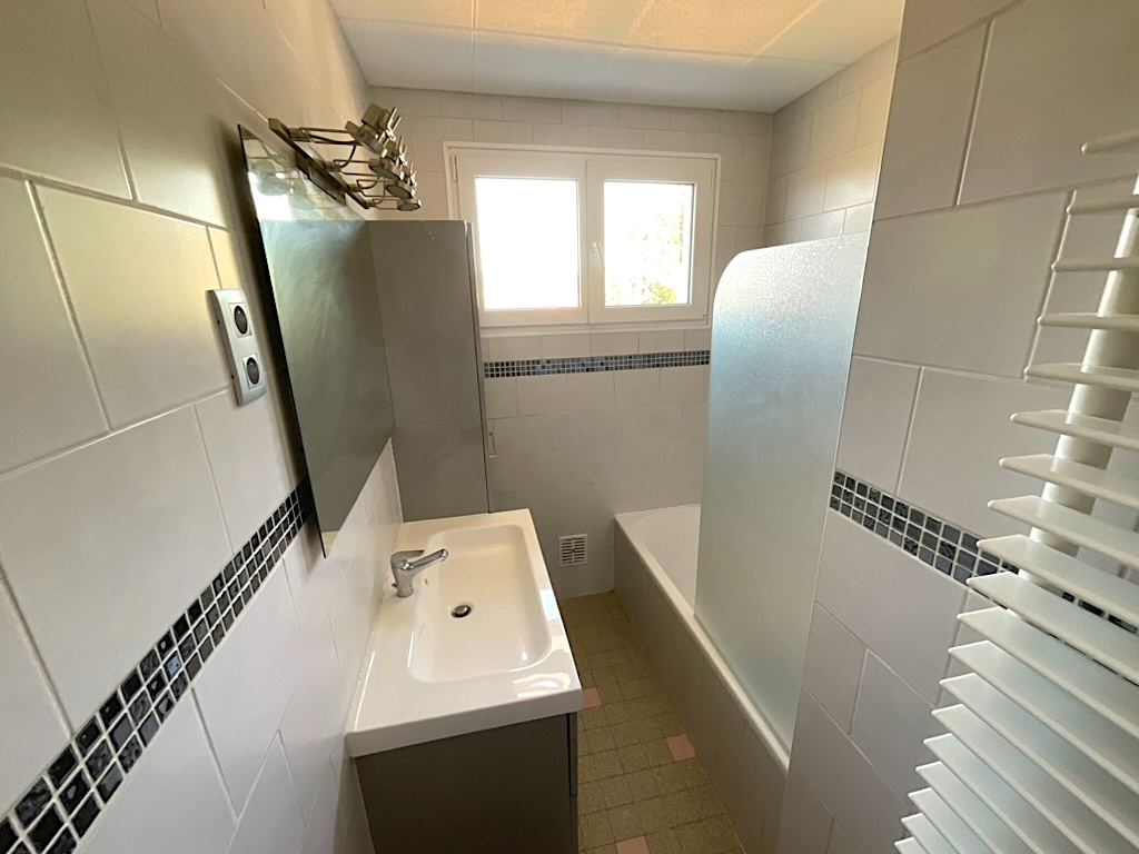 Maison Corre 5 pièces 110m2habitables 4 chambres 805m2 terrain