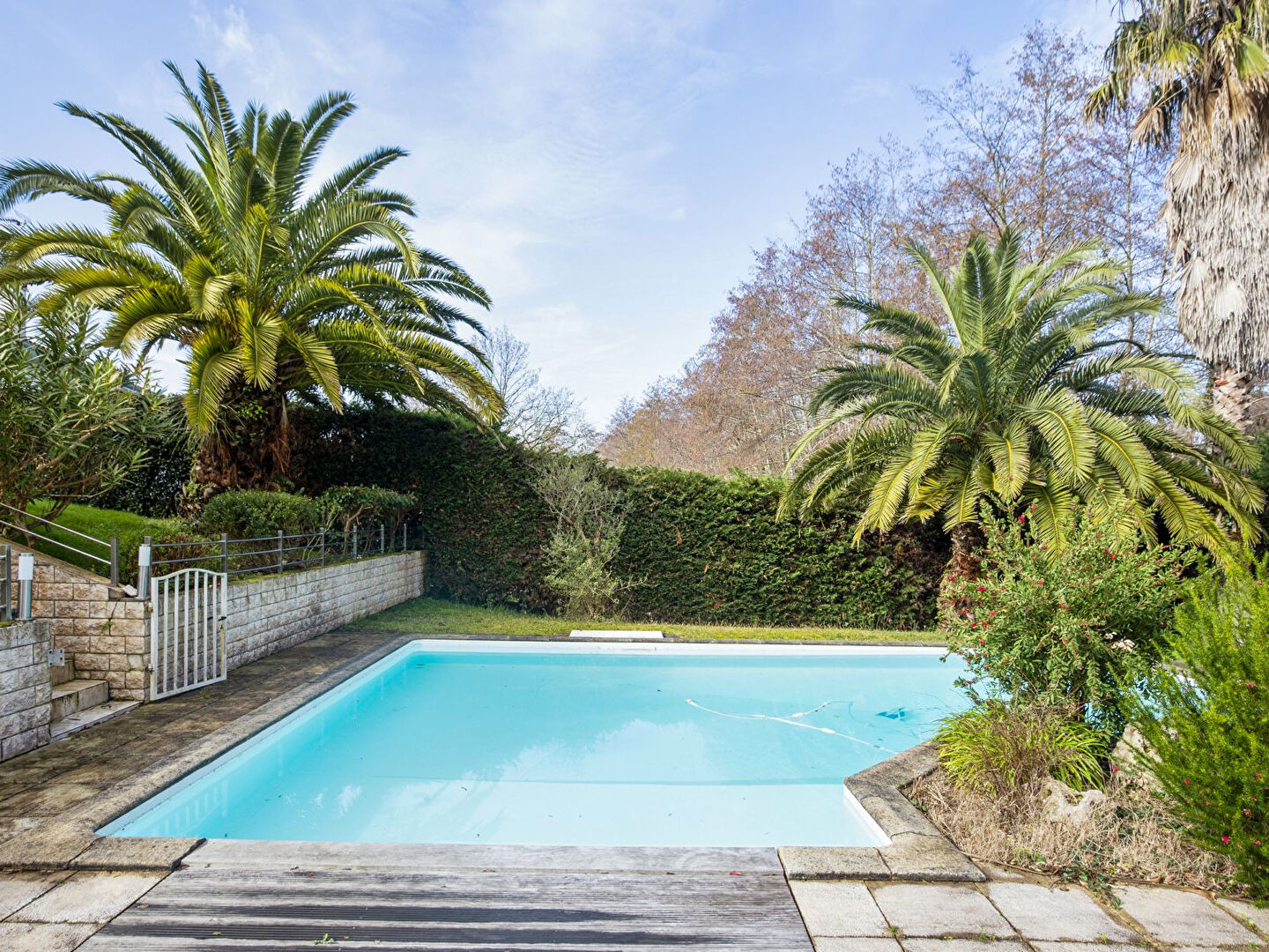 Photo Maison Boucau 7 pièce(s) 179 m2 avec dépendances et piscine image 2/6