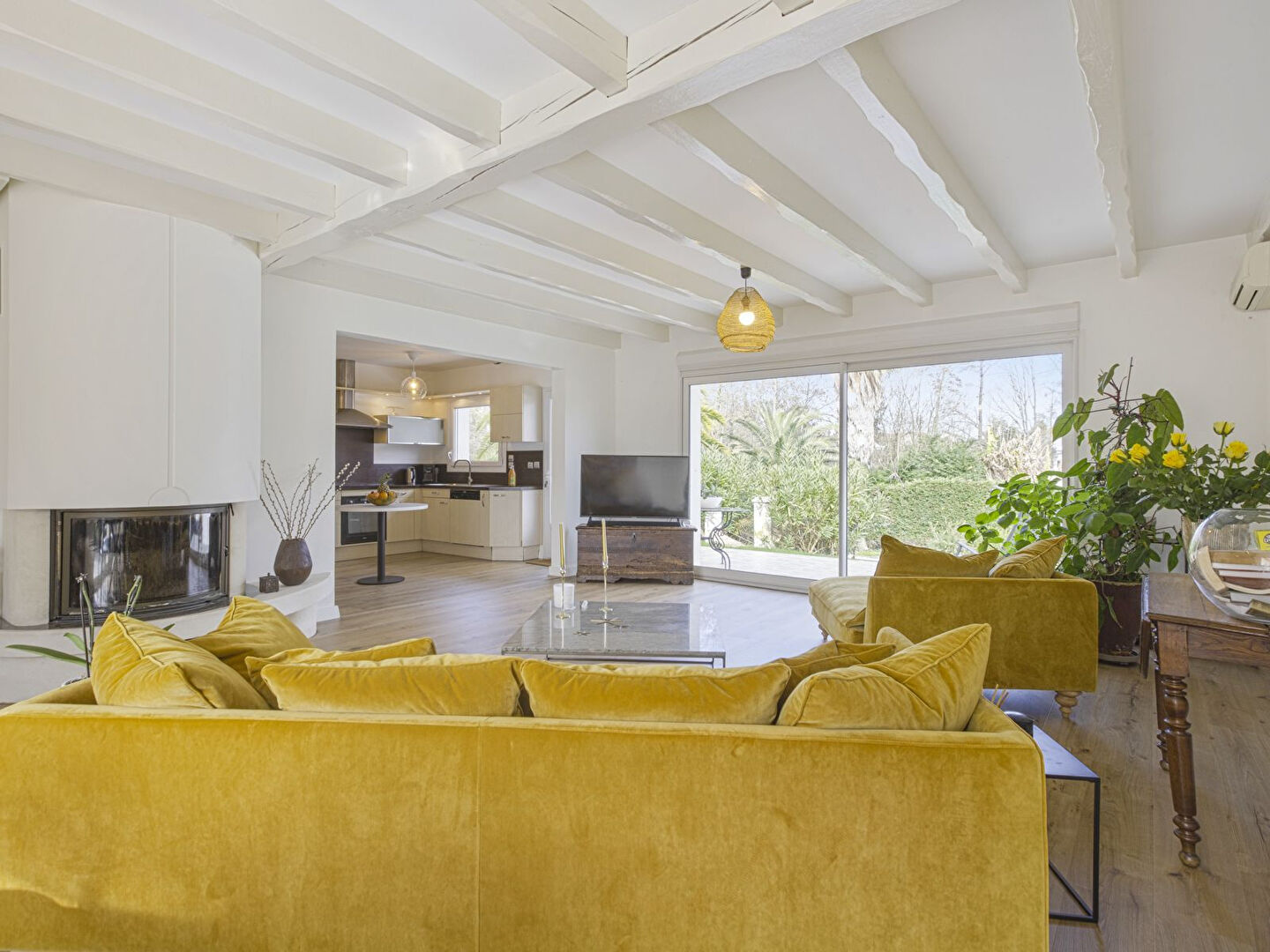 Photo Maison Boucau 7 pièce(s) 179 m2 avec dépendances et piscine image 3/6