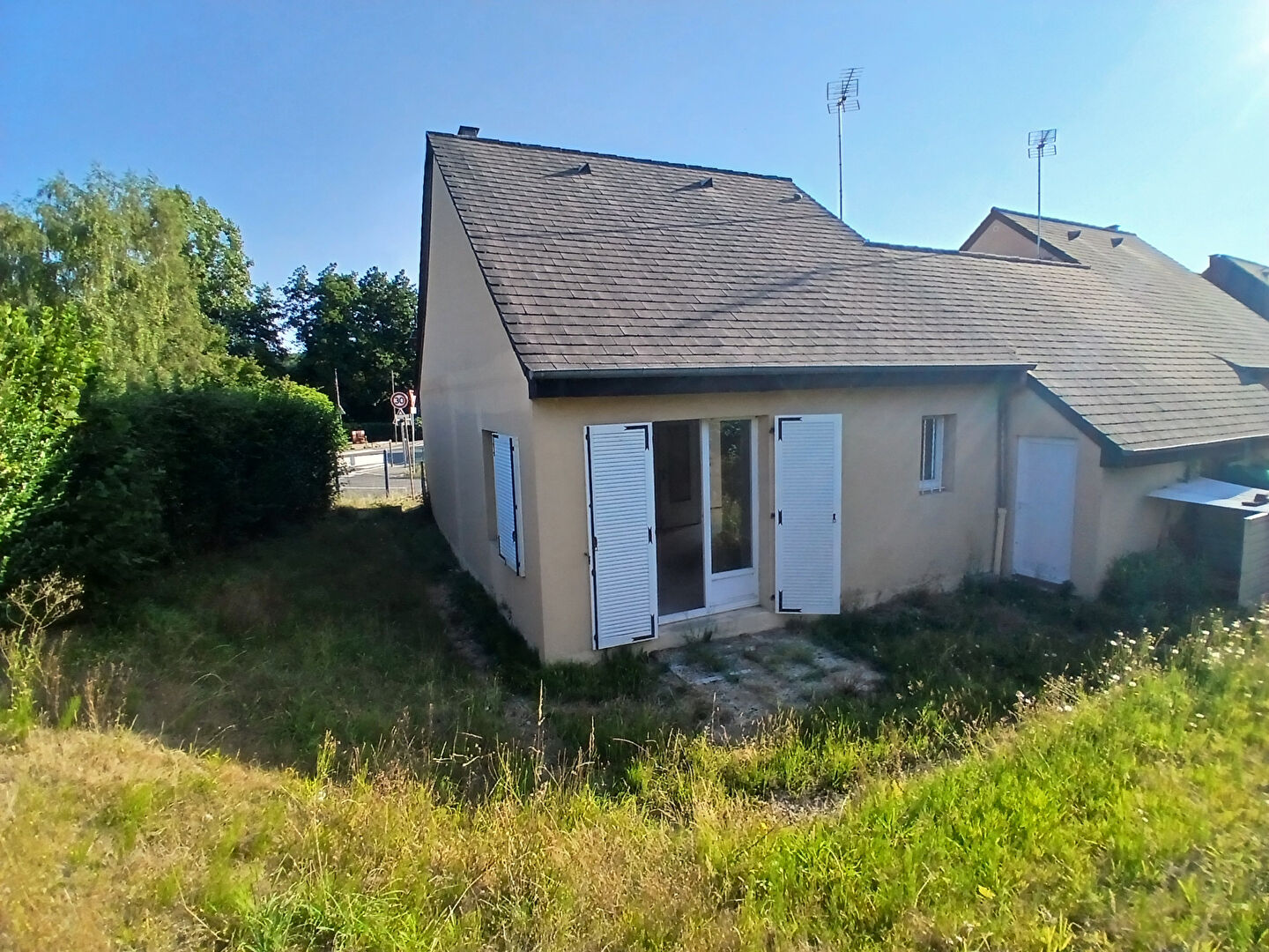 Maison T2 de plain-pied avec garage et jardin PRUILLE L'EGUILLE