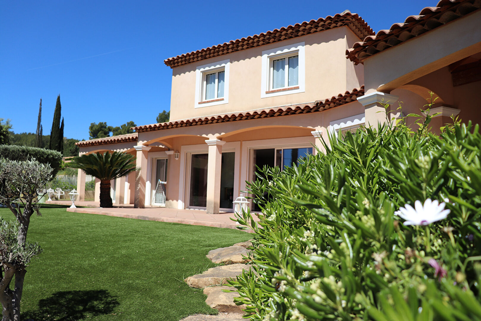 Maison La Cadiere D Azur 6 pièce(s) 140m2