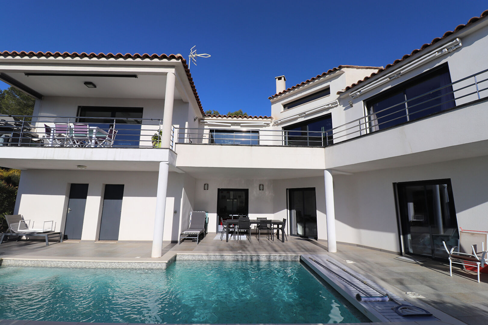 Agence immobilière de L et F IMMOBILIER St cyr sur mer - L ,  F IMMOBILIER