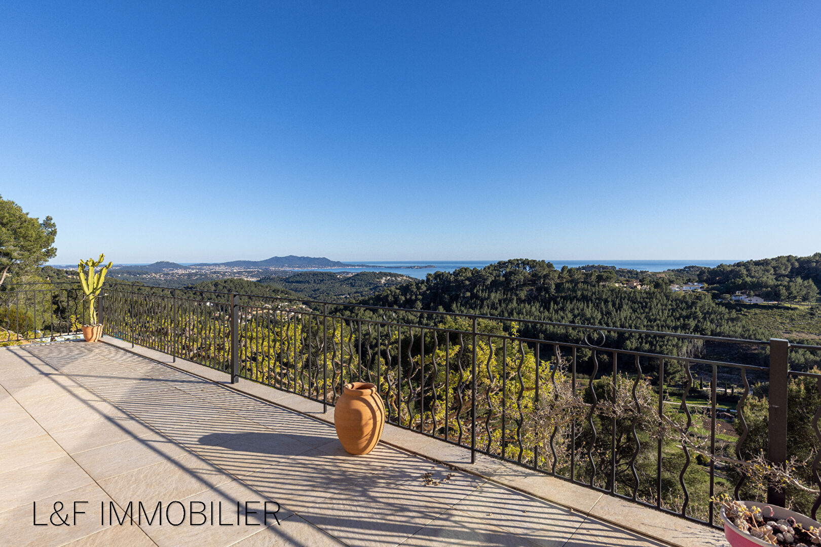 Agence immobilière de L et F IMMOBILIER St cyr sur mer - L ,  F IMMOBILIER