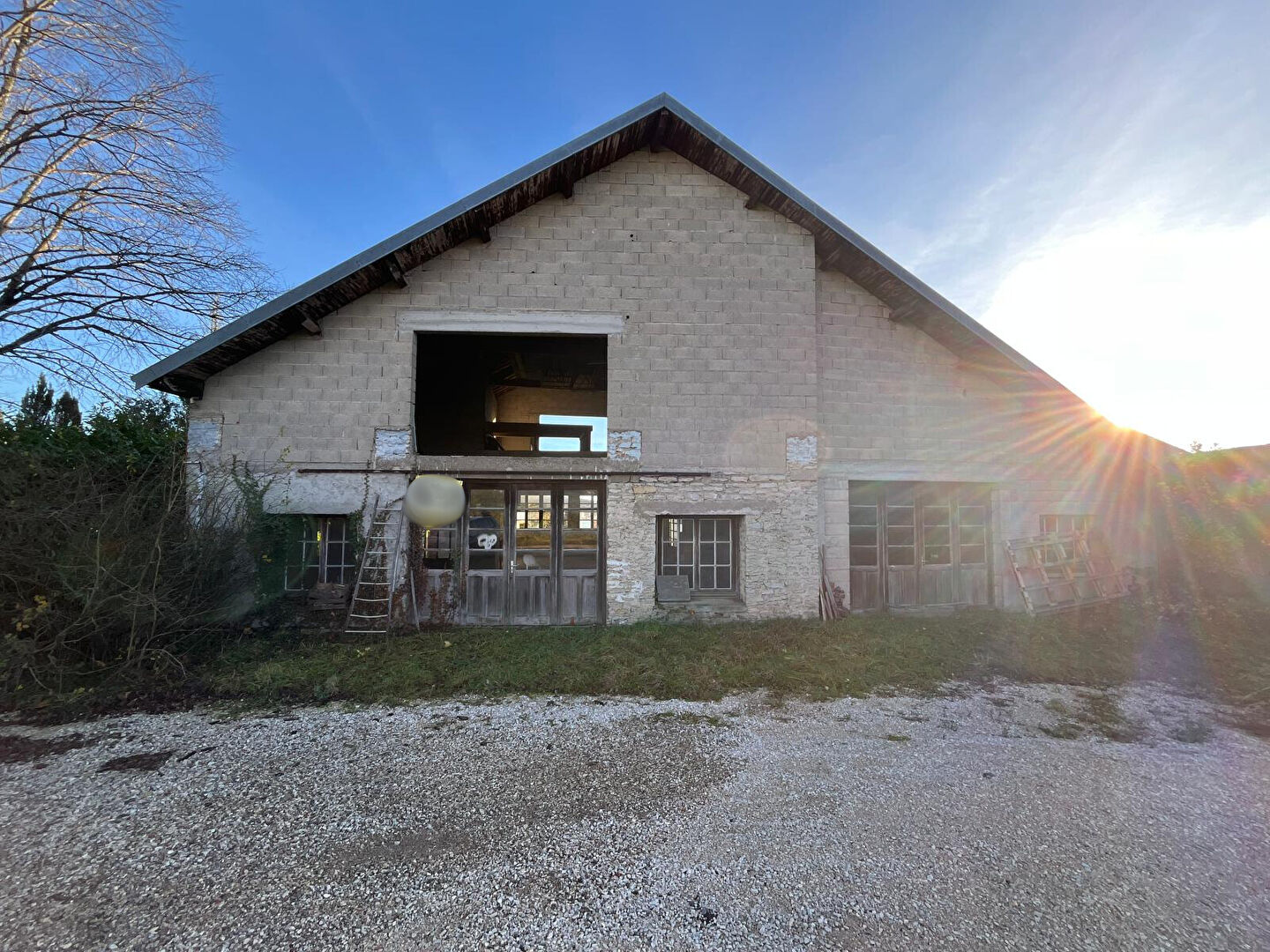 Photo Bâtiment Pouilley Les Vignes (25115) image 1/6