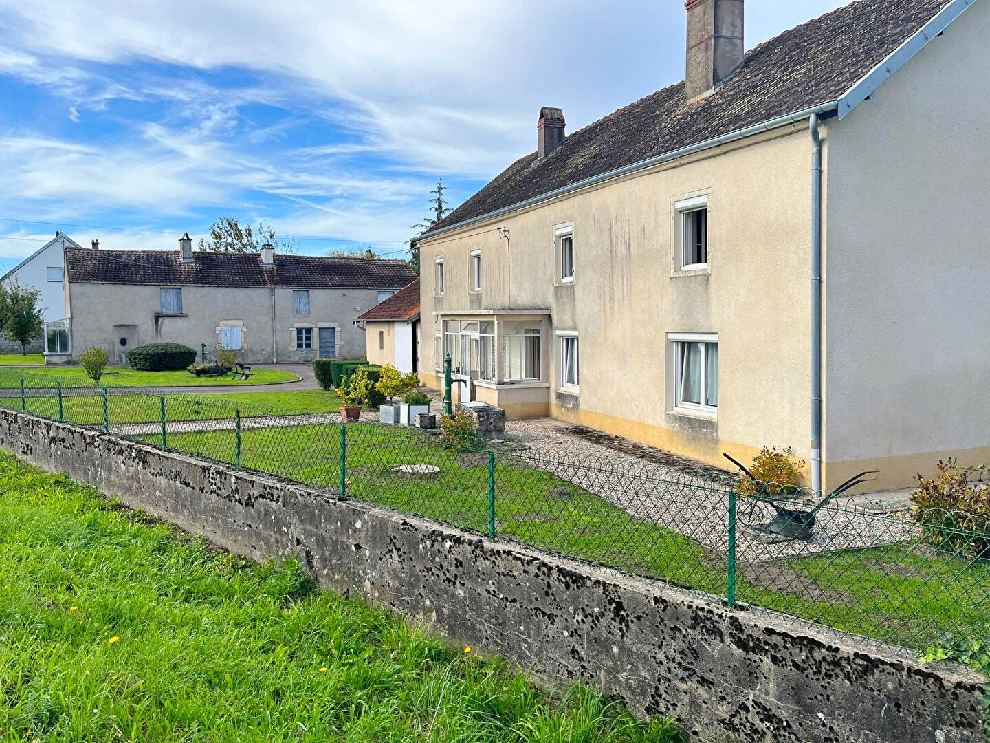 Photo Propriété de 2 maisons sur 4ha de terrain image 2/6