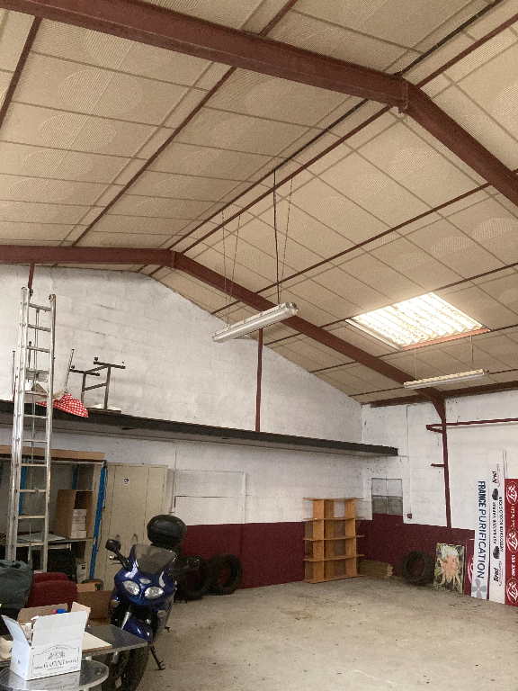 Photo Entrepôt / local industriel Ivoy Le Pre 400 m2 plus appartement à finir. image 2/6