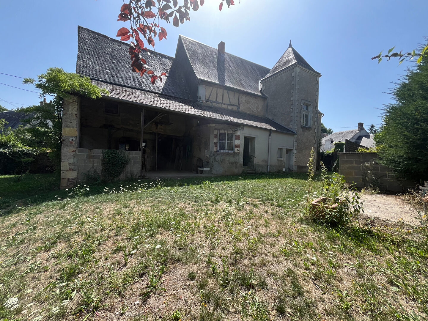 Photo Bâtisse de caractère avec dépendances et ruisseau image 2/6