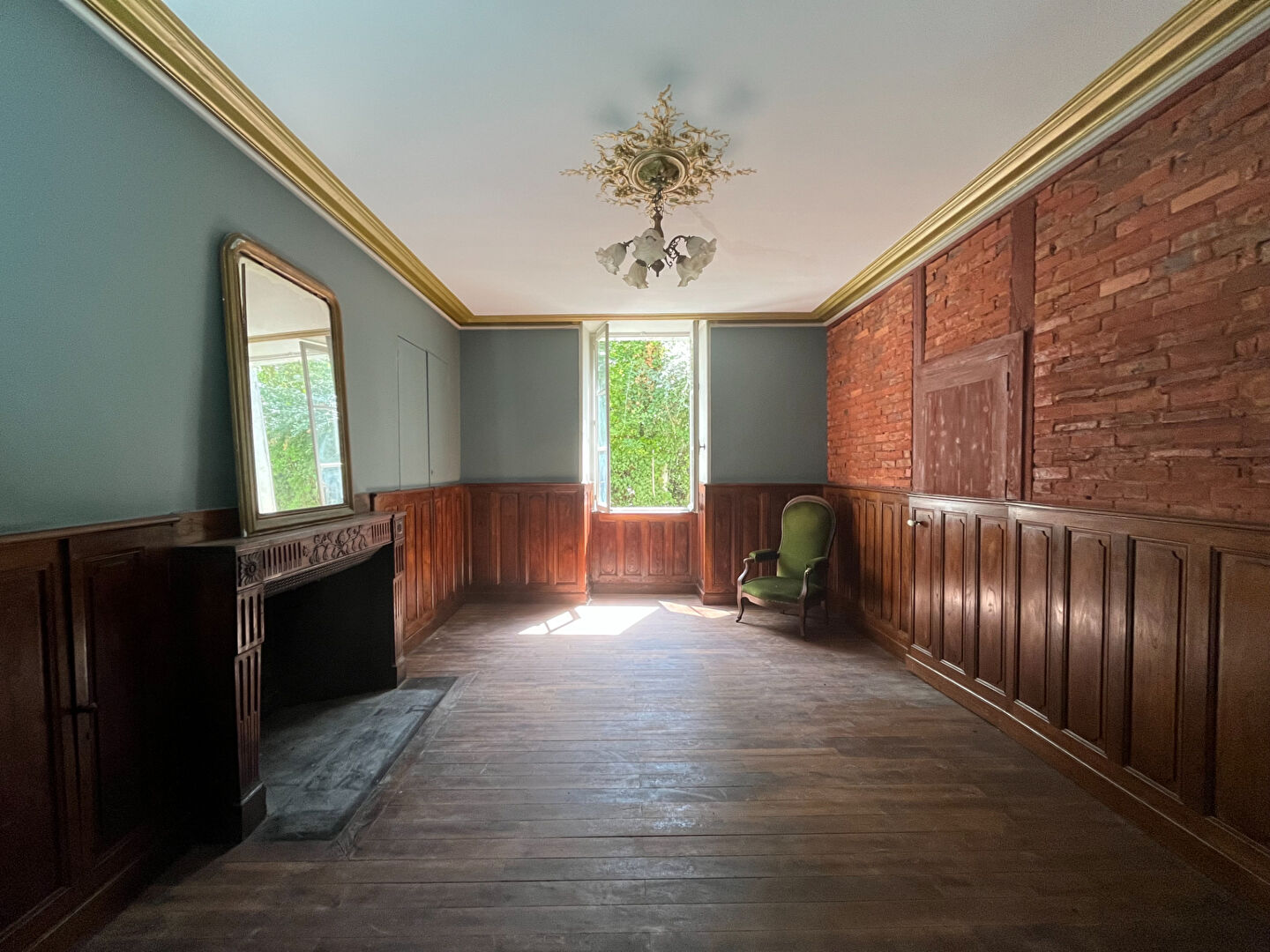 Photo Bâtisse de caractère avec dépendances et ruisseau image 4/6